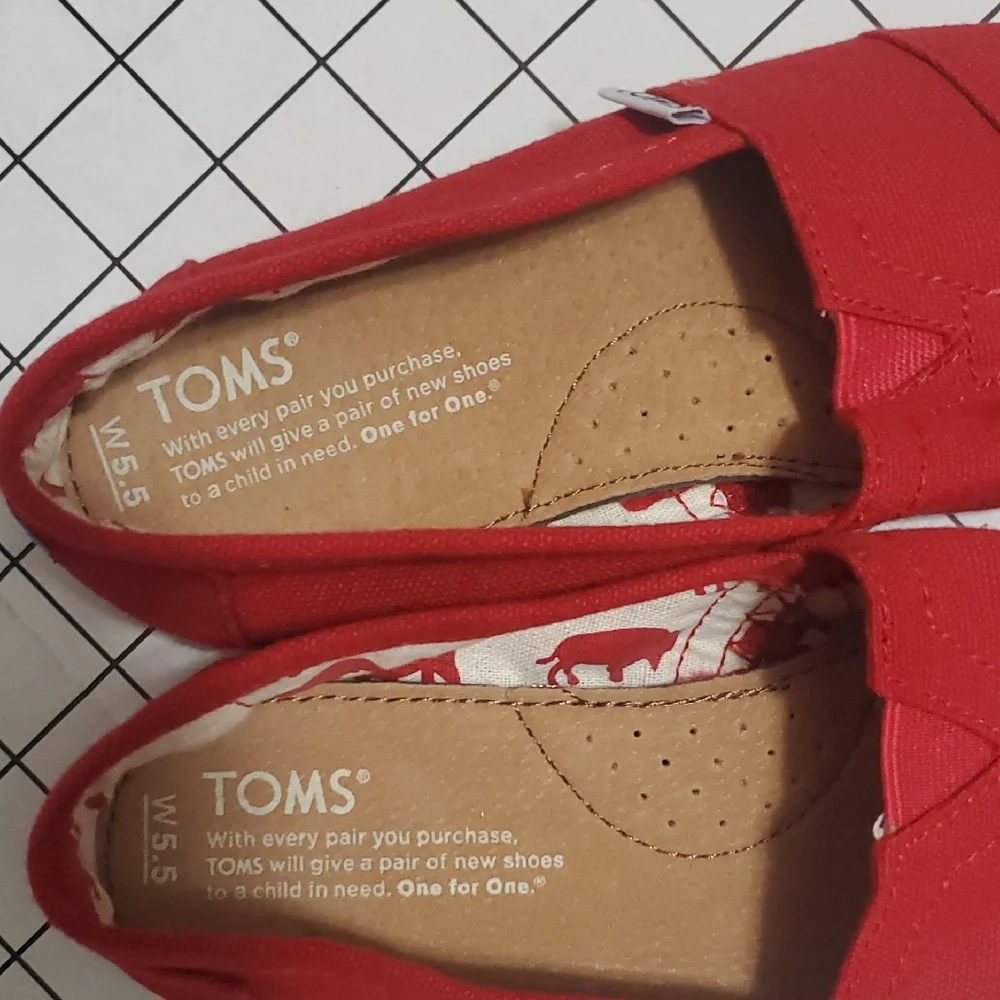 NWOT TOMS Kids Vibrant Red Moccasins